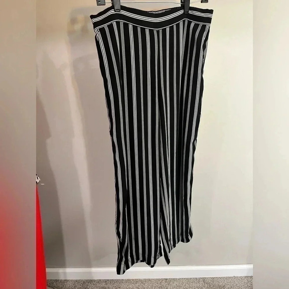 LOFT Black & White Stripe Elastic Waist Cropped Pants M - Picture 2 of 5